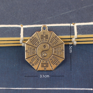 Portachiavi pendente Dingtong in ottone puro vintage con simboli Tai e Otto Trigrammi, ornamento da appendere, bifacciale - Product Image 5