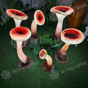 Lumières LED décoratives en forme de champignon trompette miniature fantaisistes pour jardin extérieur et chemin panoramique - Product Image 1