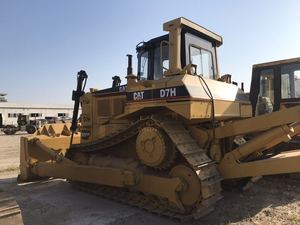 Bulldozer sur chenilles d'occasion D7H & D7G avec treuil, capacité de bêchage de 4 m, haute efficacité opérationnelle - Product Image 3