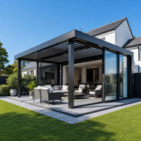 Pergola motorisée en aluminium de qualité industrielle, imperméable, à toit à persiennes, avec porte coulissante en verre pour terrasse