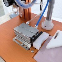 Machine de capsulage semi-automatique en acier inoxydable haute efficacité pour le scellage des bouchons de bouteilles, équipement pour les usines de boissons et de cosmétiques