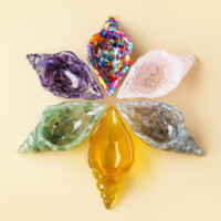 Bol en résine avec éclats de cristal naturel, coquillages et pierres d'orgone, plateau de rangement pour bijoux, décoration d'intérieur, cadeau