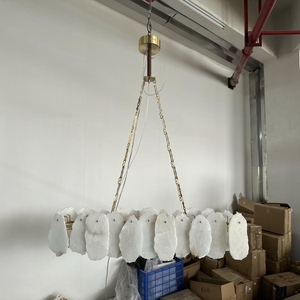 Suspension horizontale minimaliste en laiton, forme irrégulière, économe en énergie, blanc chaud doux 2700K, pour hôtels et villas de luxe - Product Image 4