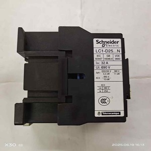 Contactor Schneider Electric CaE22 AC, 50/60 Hz, Montaje en Riel DIN - Product Image 3