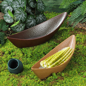 La assiette de bœuf fraîchement coupé du restaurant tendance de style montagne, proposant les mêmes trois ingrédients croustillants. - Product Image 2