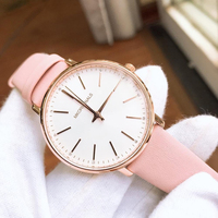 Montre pour femme avec cadran blanc, bracelet en cuir rose, lunette en or rose, mouvement à quartz, affichage analogique, échelle graduée, bracelet de 18 mm, cadran de 38 mm, luxe