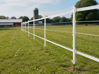 Poteau de clôture électrique renforcé en PP blanc de 1,2 m avec pointe galvanisée, 8 supports pour fils et rubans, pour l'élevage de bétail