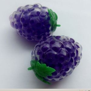 Vente en gros usine Mini jouets anti-stress souple en forme de légumes et fruits (Fraise, Raisin) pour enfants, à prix abordable - Product Image 2