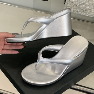 Nouvelles sandales d'été 2025 à talon compensé, style d'Asie du Sud-Est, à bout ouvert, à talon haut et semelle épaisse - Product Image 3