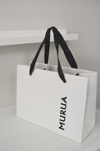 Sac en papier kraft imperméable personnalisé avec poignées, prêt à être expédié pour les chaussures, les sous-vêtements, les vêtements, les accessoires de mode - Product Image 4