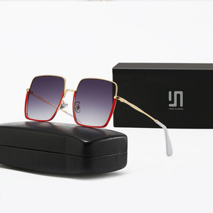 Lunettes de soleil unisexes, monture carrée, protection UV400, verres en polycarbonate, type 3, pare-soleil, accent vert doré, design tendance - Product Image 4