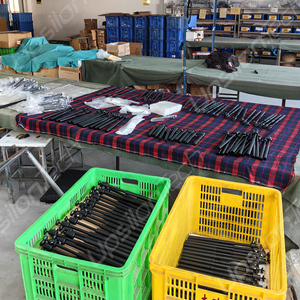 Tùy chỉnh điện thoại <span class=keywords><strong>Selfie</strong></span> <span class=keywords><strong>Stick</strong></span> mở rộng cực chất lượng cao nhôm 4 phần màu đen Kính thiên văn 360 độ xoay di động - Product Image 5