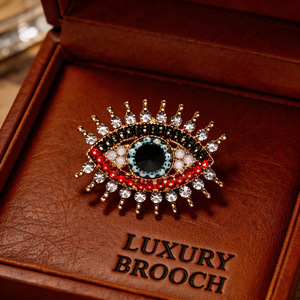 Broche de luxe œil porte-bonheur en alliage de zinc plaqué or avec strass en cristal, bijou unisexe tendance, cadeau - Product Image 3