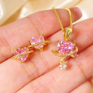 Aretes de Corazón con Circonitas Rosas y Baño de Oro de 18K, Diseño Lindo, Listos para Enviar - Product Image 1