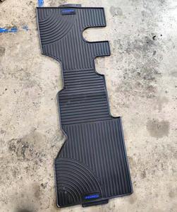 Alfombrilla de Goma de Látex NPR Personalizada para Camiones y Furgonetas - Product Image 2