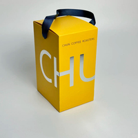 Boîte à double fente en carton couché 400g, format personnalisé, imprimée couleur Pantone, avec fond détachable et poignée créative