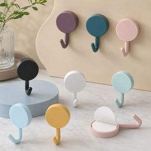 Crochet mural rond auto-adhésif en plastique, design épuré, coloris variés, pour cuisine, salle de bain, organisateur de tasses et d'outils - Product Image 1