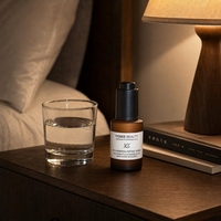 Vente en gros de flacons compte-gouttes carrés en verre ambré givré de 30 ml avec bouchon en bois naturel, luxueux et écologiques, pour sérum de soin de la peau