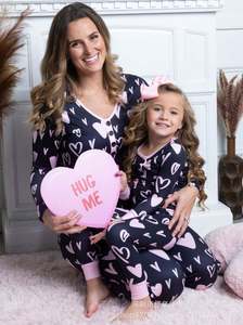 Vendita calda di san valentino madre <span class=keywords><strong>e</strong></span> figlia abbinate abiti con stampa a cuore rosa manica lunga pigiama da donna mamma <span class=keywords><strong>e</strong></span> pigiama - Product Image 5