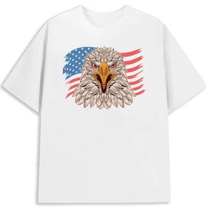Camiseta con cuello redondo y gráfico patriótico de la bandera de Estados Unidos para hombres y mujeres, American Eagle - Product Image 1