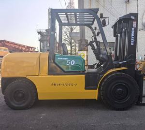 Montacargas Usado Diésel Komatsu TCM Heli FD2.5/3/4/5/7/10/15/16/25/30 Toneladas FD50-7 con Tres Maestros en Shanghái en Venta - Product Image 1
