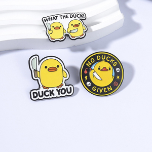 Broche en émail Canard en colère mignon tenant un couteau - What the Duck No Ducks <span class=keywords><strong>Given</strong></span> - Badge de revers - Bijou amusant - Cadeau pour amis - Product Image 2