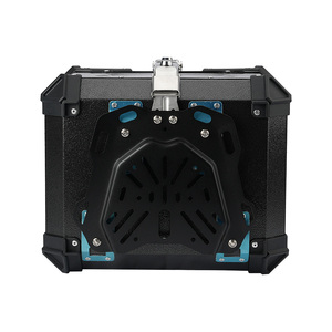 Kotak Bagasi Motor 36L Aluminium Alloy Desain Embos Tiga Sisi Warna Hitam Premium - Product Image 6