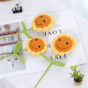 Nueva Idea de Regalo Creativa y Adorable: Flores de Lana Tejidas a Mano, Girasol de Ganchillo Personalizado con Sonrisa - Product Image 3