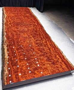 Tavolo in <span class=keywords><strong>Legno</strong></span> Massello di Bubinga con Bordo Naturale - Tavolo Unico con Bordo Naturale per Sala da Pranzo, Conferenze o Tavolo Centrale - Product Image 4