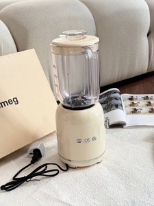 Licuadora Eléctrica Estilo Retro Años 50 con Base de Acero Inoxidable Color Crema, Capacidad de 800 ml, Libre de BPA, Funciones de Batidos y Picado - Product Image 3