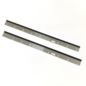Lame de raclage Wash up Blade M2.010.403, lame de raclage à double rangée de trous 825x60x9Hole pour pièces de machine d'impression Heidelberg SM74 - Product Image 1
