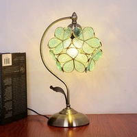 Lampe de table en verre en forme de pétale de style américain, base en métal, à intensité variable – Décoration de chambre douillette, ornement romantique pour chevet de mariage, tendance