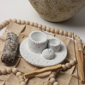 Bougie en ciment Sage Peru Palo Santo avec feuille d'eucalyptus et bâtonnet de vanille pour aromathérapie, purification, apaisement mental et décoration - Product Image 3