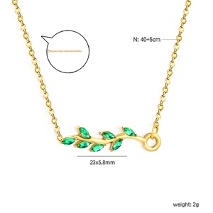 Collar con Colgante de Zirconia en Forma de Hoja, Chapado en Oro de 18K y PVD, Elegante y Creativo para Uso Diario, Joyería Fina para Mujer - Product Image 3