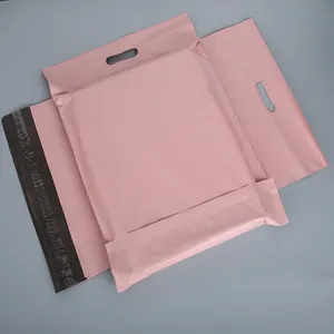 निर्माता कस्टम Polymailer प्लास्टिक मेलर कपड़े मेल शिपिंग पैकेजिंग गुलाबी पाली मेलिंग बैग संभाल के साथ