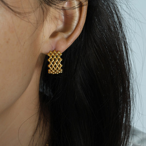 <b>Titanium</b> Steel <b>Stud</b> Earrings Gold Beaded C Shape Mesh Design Hong Kong Style 18K Gold Plated Geometric Fashion Jewelry - Product Image 4