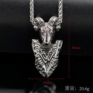 Colgante de acero de titanio con rúnas vikingas y flecha, cabeza de oveja, estilo europeo y americano, de acero inoxidable, mitología vikinga y piratas. - Product Image 2