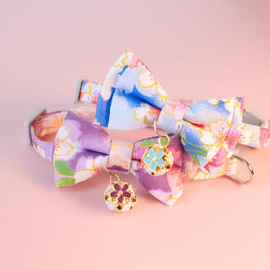 Collares Elegantes de Lujo para Mascotas con Diseño Floral, Corbatín y Campana, Ajustables y Sostenibles para Perros y Gatos - Product Image 4
