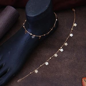Chaîne de cheville élégante et délicate, bijou de pied tendance, accessoire cadeau raffiné - Product Image 2