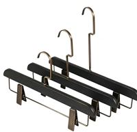 Vente en gros directe usine : Cintre à barrettes en bois de hêtre massif pour hôtel, économique, avec logo personnalisé, modèle Lotus