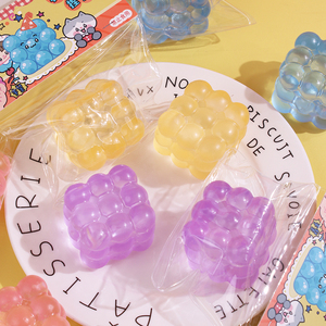 Jouets sensoriels anti-stress tendance 2025 pour l'autisme, balles anti-stress à remontée lente, cubes de maltose carrés, jouets moelleux pour garçons de tous âges - Product Image 3