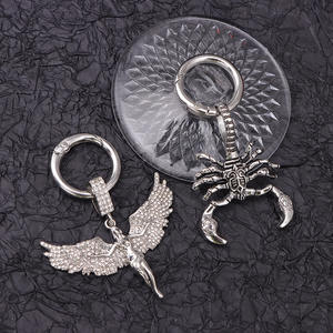 Colgante de escorpión alado de aleación de zinc, amuleto temático para botas Martin, accesorio de fiesta - Product Image 3