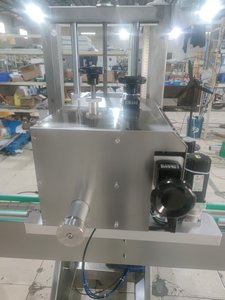 Automatische Verschließmaschine für Getränkeflaschen im Gewerbe Präzise Steuerung Hohe Verschlussrate Kostengünstig Einfach zu Installieren für Geschäfte - Product Image 3