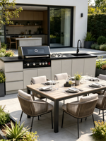 Cuisine extérieure moderne résidentielle avec barbecue au gaz naturel 5 brûleurs, plaque de cuisson 2 brûleurs, évier, comptoir en marbre et ensemble d'armoires