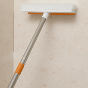 Brosse de nettoyage améliorée 2-en-1 à long manche Brosse à récurer polyvalente pour le plancher, la <span class=keywords><strong>terrasse</strong></span>, la baignoire et le carrelage - Product Image 1