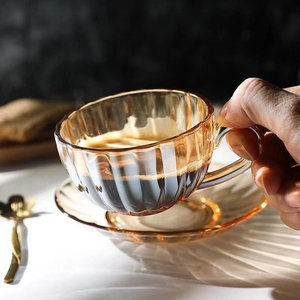Ensemble de <span class=keywords><strong>tasse</strong></span> à thé et <span class=keywords><strong>soucoupe</strong></span> en verre à motif de fleurs d'ambre plaqué champagne vintage pour le <span class=keywords><strong>petit</strong></span>-<span class=keywords><strong>déjeuner</strong></span> - Product Image 2