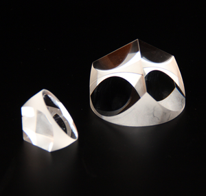 منشور عاكس دقيق K9/BK7/سيلييكا منصهر بدرجة توازي +/-3' وانحناء 1/4 لامبدا وطلاء مضاد للانعكاس بنسبة 90%+ وفتحة شفافة للليزر - Product Image 3