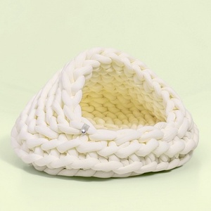 Huisdieren Bedden Luxe <span class=keywords><strong>Diy</strong></span> Handgemaakte Gebreide Stof Wassen Custom Schattige Luxe Kleine Opvouwbare Huisdier Bed Voor Hond - Product Image 1