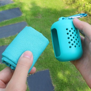 ผ้าเช็ดตัวไมโครไฟเบอร์แบบเย็นสำหรับเล่นกีฬา พิมพ์โลโก้ได้ ซึมซับน้ำได้ดี พร้อมซิลิโคนเคส สำหรับออกกำลังกายและเล่นกีฬา - Product Image 5