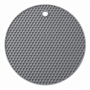 Sous-plat rond en silicone OEM personnalisé, gris, 18 cm, antidérapant, résistant à la chaleur, pour cuisine, ensemble <span class=keywords><strong>de</strong></span> tapis <span class=keywords><strong>de</strong></span> <span class=keywords><strong>table</strong></span>, support <span class=keywords><strong>de</strong></span> casserole <span class=keywords><strong>de</strong></span> qualité alimentaire, <span class=keywords><strong>set</strong></span> <span class=keywords><strong>de</strong></span> dessous <span class=keywords><strong>de</strong></span> plat - Product Image 1